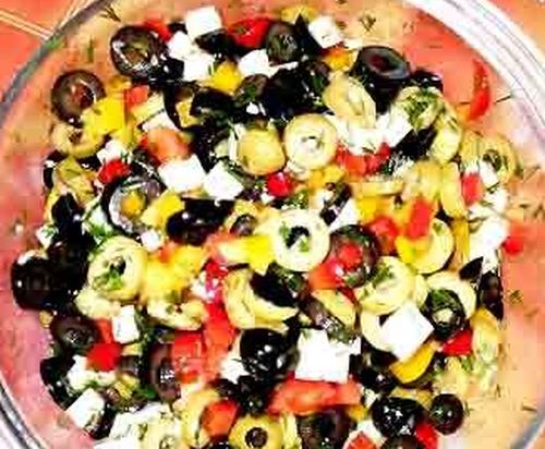 Салаты с оливками и маслинами