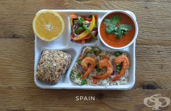 Испания: скариди, кафяв ориз, гаспачо, пресни чушки, хляб, портокал.
