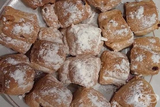 Мини щолени с канела и пудра захар - изображение