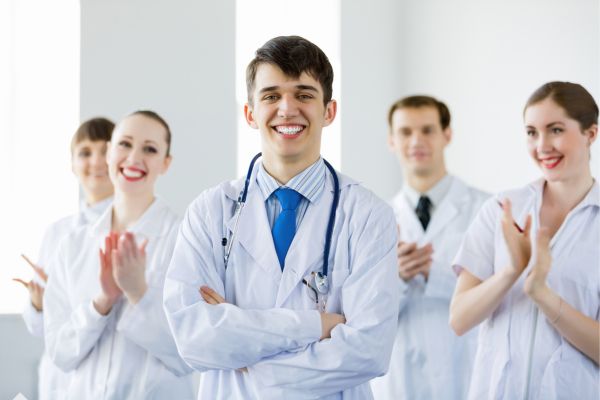 В проектобюджета на НЗОК има 260 милиона евро за заплати на младите лекари и медицинските сестри. млади лекари