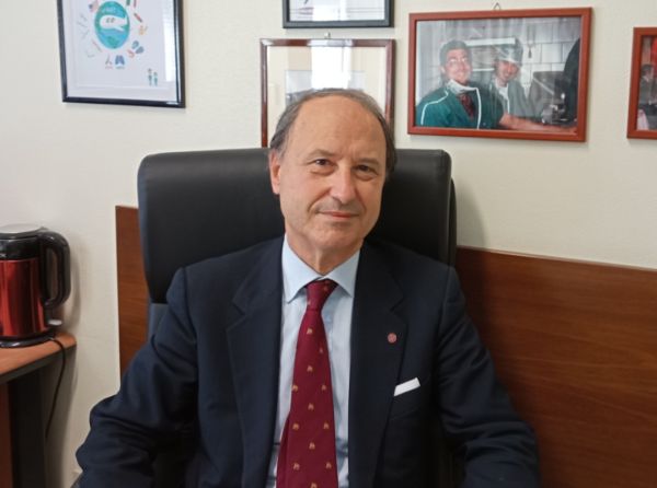 За първи път извършихме трансплантация на белодробна артерия на жена с рак на белия дроб като преди това отстранихме единя бял дроб, казва прф. Рендина. проф. Ерино Рендина