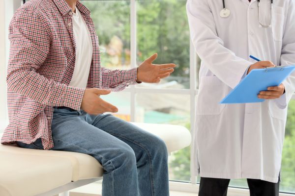 Липса осведоменост сред общопрактикуващите лекари относно мъжкото безплодие Мъж при лекар