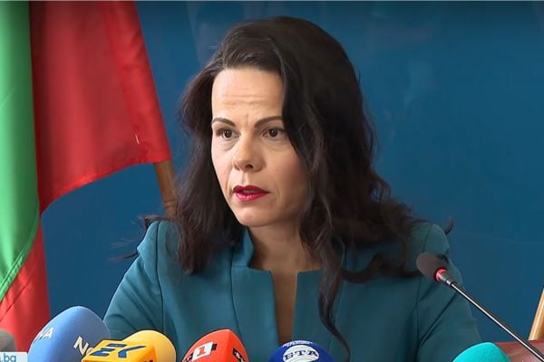 През последните седмици станахме свидетели на политически пиар върху дългоочакваната реформа в здравеопазването, заяви министър Ивкова. Катя Ивкова