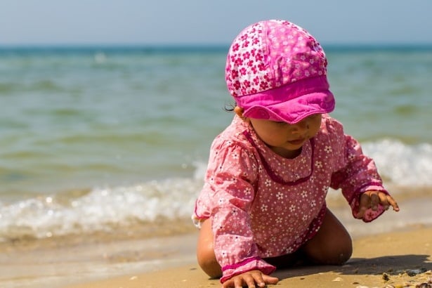 бебе на плаж