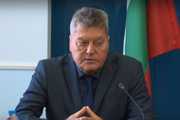 Ще настояваме средствата от общия бюджет на НЗОК за дентални дейности да не бъдат под 5%, заяви при подписването на НРД д-р Борислав Миланов. д-р Борислав Миланов