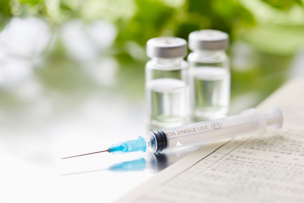 Одобрена е ваксина само срещу един от вирусите на Ебола, а останалите са в процес на разработване. ваксина срещу Ебола