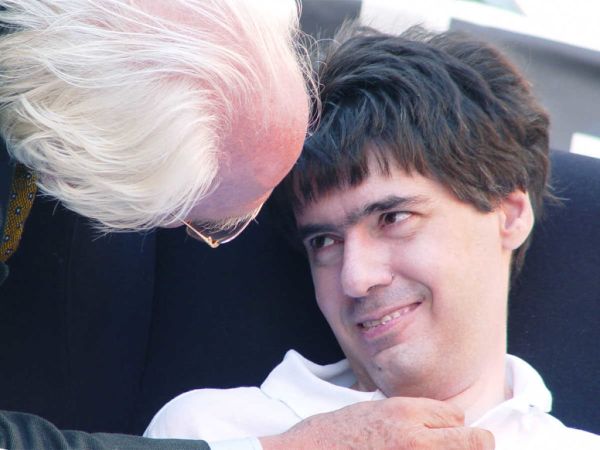 Лука Кошони, чието име носи асоциацията, се бори за правото на наука и на асистирано самоубийство. Лука Кошони