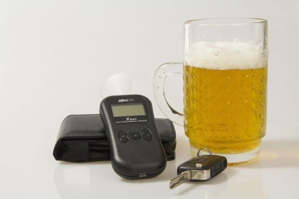 бира и дрегер за тестване на алкохол