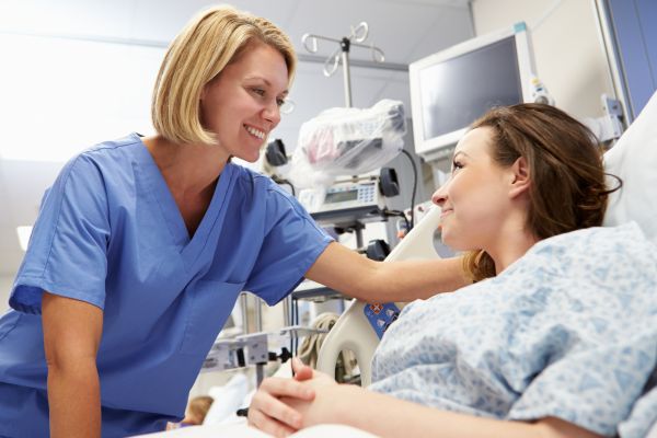 Липсата на медицински сестри е критична за безопасността на пациентите и сигурността на здравните системи. медицинска сестра