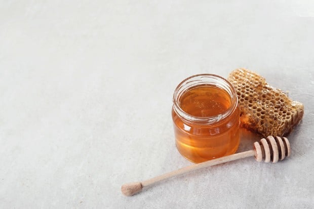 Лечение на глосит с природни средства: мед