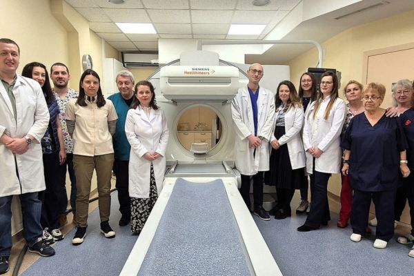 Въвеждането на иновативната терапия с лутеций-177 отнема пет години на екипите в Александровска. екипът