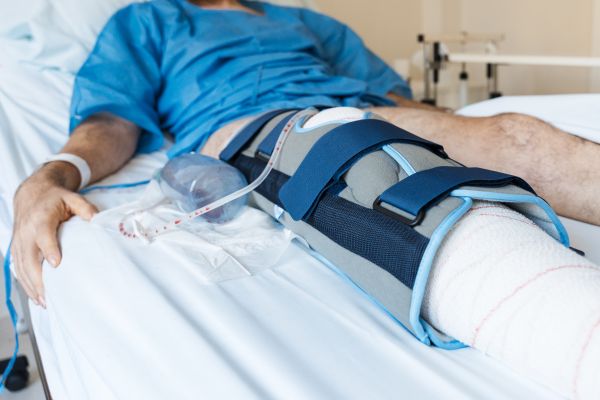 Вече е извършена и втора подобна процедура, а екипът подготвя още два персонализирани импланта Операция на крайник