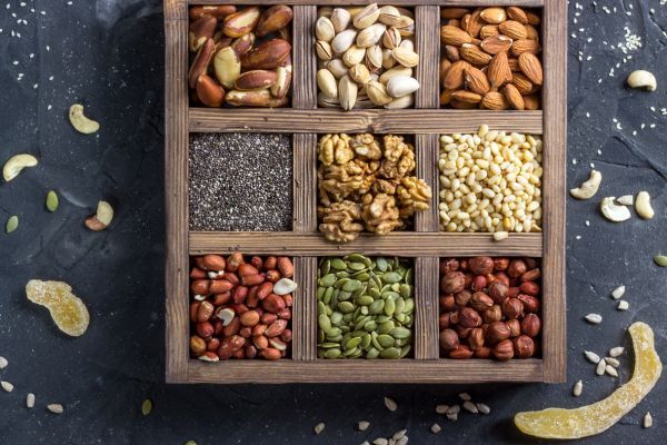 Ядките и семената са отличен източник на омега-3 мастни киселини, които помагат за намаляване на стреса Ядки и семена