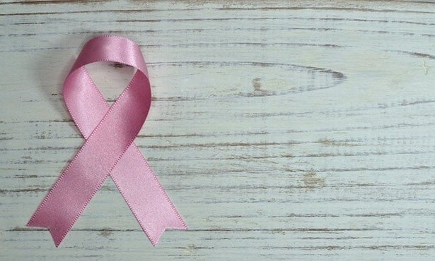 Рак на гърдата символ