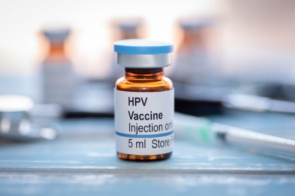 Ваксината срещу HPV е начин хората да се предпазят от рак. ваксина срещу HPV