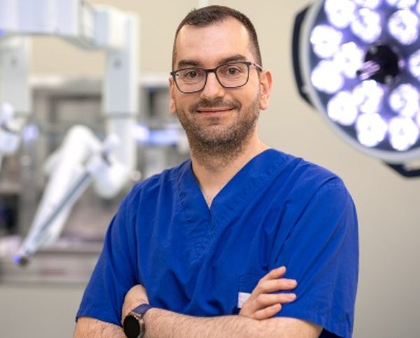 При ранен стадий на рак в бъбрека се отстранява само туморът, а органът се запазва, казва д-р Попов. д-р Адриан Попов