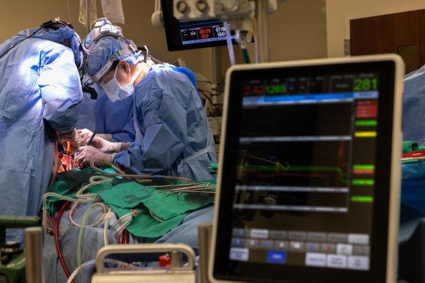 Над две години след трансплантацията мъжът се чувства отлично. трансплантацията на белите дробове