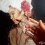 Впечатляващо: Медицинска сестра рисува картини със спринцовки и боя