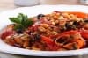 Салата от бял боб с печени чушки и маслини