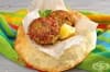 Панирани агнешки кюфтета с кускус