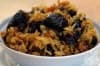 Кафяв ориз със сушени плодове, моркови и лук
