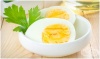 Яжте варени яйца със сурови зеленчуци, за да усвоите повече полезни вещества