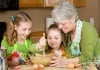Защо бабите дават повече любов на внуците отколкото на своите деца