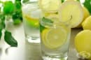Как да отслабнем с помощта на содена напитка с лимон