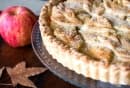 Пай есенни листа с ябълки, орехи и карамел
