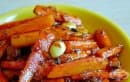 Гарнитура от задушени моркови с чесън, риган и лимон