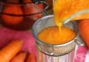 Направете си сироп против кашлица от мед и моркови