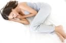 Използвайте 5 пози за сън при болки в гърба
