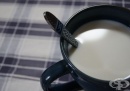 Против кашлица преди лягане пийте топло мляко с масло