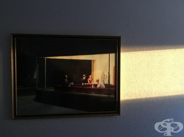 Не е магия, просто слънчевите лъчи продължават картината.