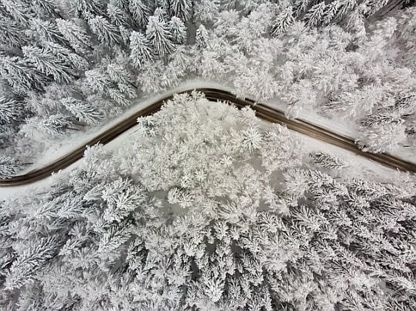Бяла, сурова, но толкова красива зима.