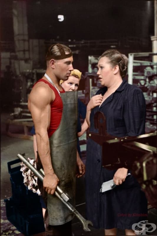 Работник и ръководител на фабрика за автомобили, Москва, СССР, 1954 г.