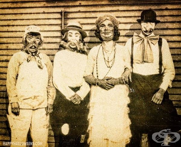Четирима страховити герои готови за снимка, 1920 г.
