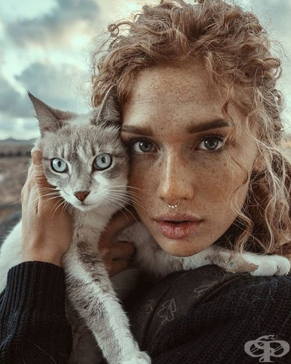 Истинско и нежно момиче. Е, котката също е симпатична.
