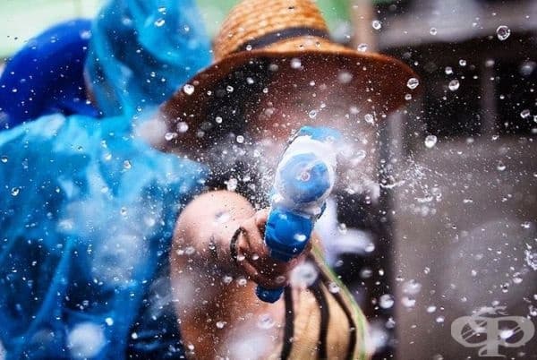 Фестивал на водния пистолет, Южна Корея. Фестивал на забавлението и охлаждане на страстите. Включва битка с водни пистолети, пързалки и музика. Това е своеобразен начин да се победи топлината.