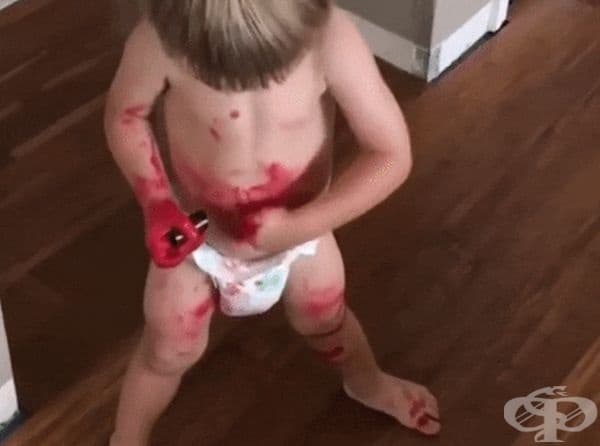 То просто рисува, върху себе си.