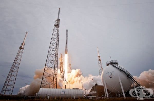 Излитане на ракетата SpaceX "Falcon 9".