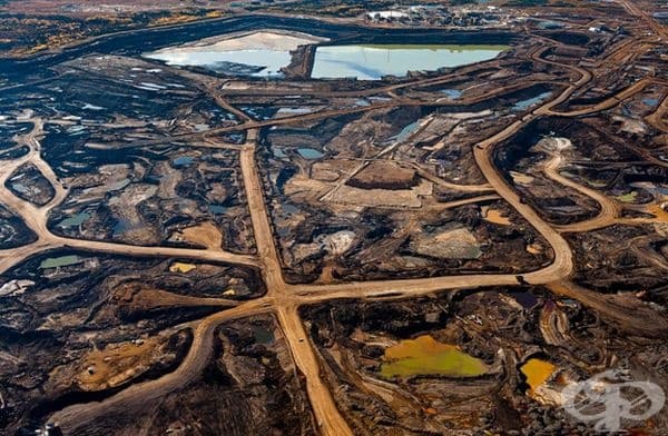 Следи от добиването на нефт от пясък в канадската провинция Алберта.