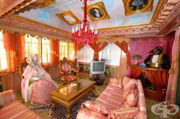 Нищо необичайно: просто Мария Антоанета и маймуна - пират.