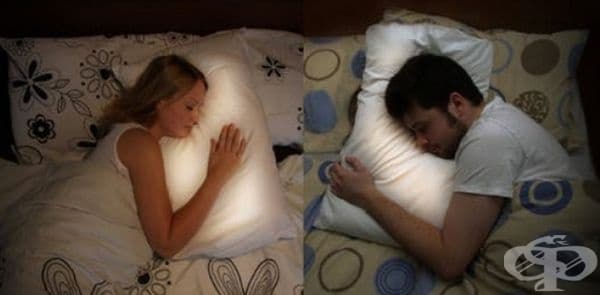 Pillow Talk - възглавница, чрез която с помощта на специален приемник ще усещате туптенето на сърцето на любимия или любимата дори и да сте на далечни разстояния. С нея няма да се чувствате самотни.