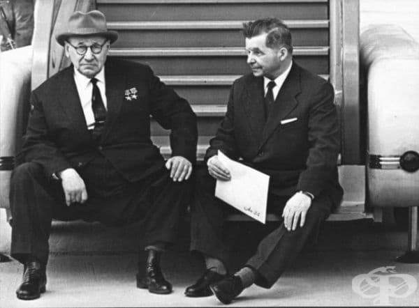 А.Н. Туполев и С. В. Илюшин - съветски проектанти на самолети.