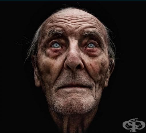 Фотограф улавя болката в сърцето на бездомни хора чрез тези уникални фотографии