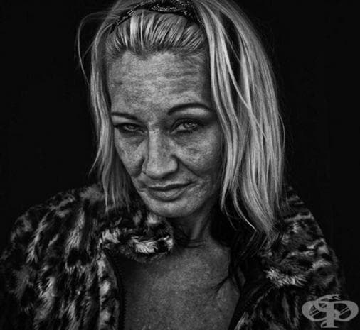 Фотограф улавя болката в сърцето на бездомни хора чрез тези уникални фотографии