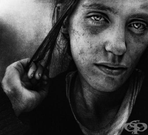 Фотограф улавя болката в сърцето на бездомни хора чрез тези уникални фотографии