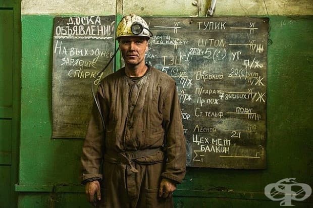 Игор Воронкин на повърхността на мината Баренцбург на Шпицберген, в архипелага Свалбард, Норвегия. Както повечето от 400-те други миньори, той е от източната част на Украйна.