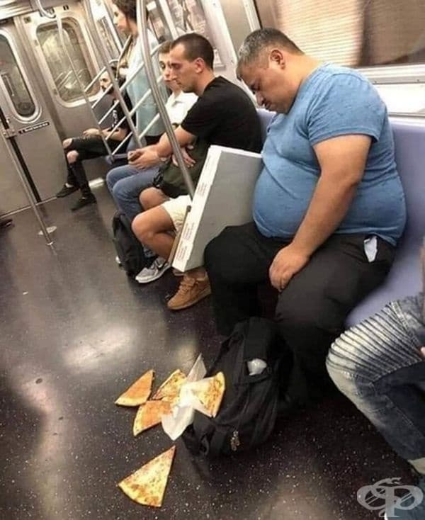 Вечерята отпада.